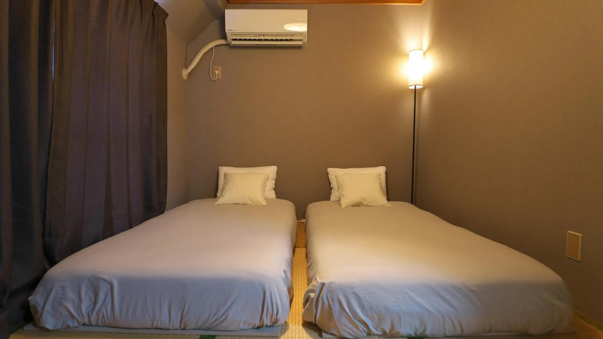 Zen Abode Japanese-Style And Modern Western-Style Rooms Tokyo