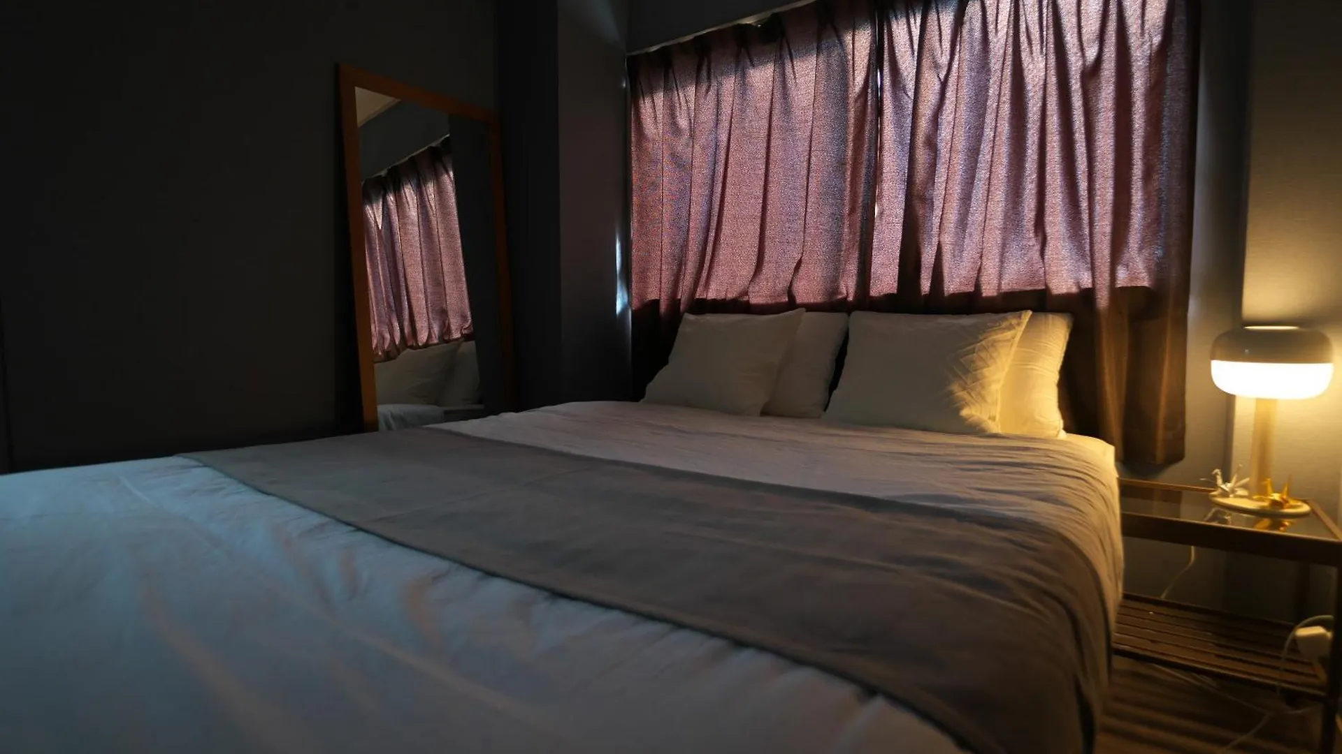 Apartment Zen Abode Japanese-Style And Modern Western-Style Rooms Tokyo Japan