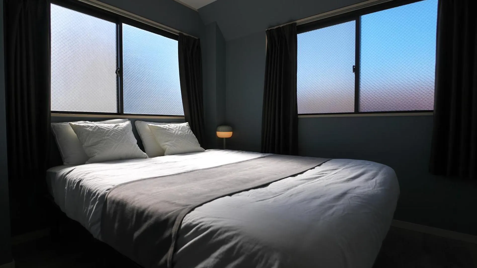 Zen Abode Japanese-Style And Modern Western-Style Rooms Tokyo
