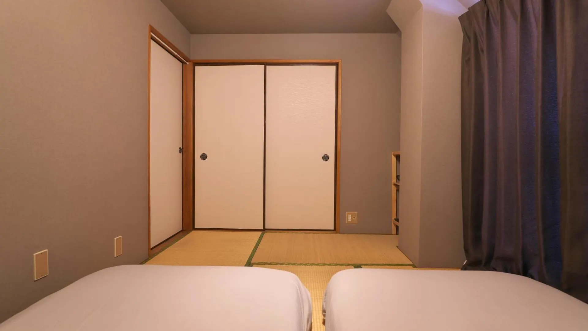 Apartment Zen Abode Japanese-Style And Modern Western-Style Rooms Tokyo